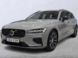 Grå Begagnad 2024 Volvo V60 Plus Kombi | 469 900 kr (Marknadspris)