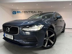 Mörkblå Begagnad 2018 Volvo V90 Momentum Kombi | 227 900 kr (Marknadspris)