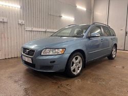 Blå Begagnad 2008 Volvo V50 Kinetic Kombi | 64 900 kr (Marknadspris)
