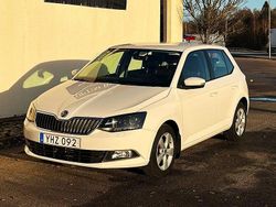 Vit Begagnad 2017 Skoda Fabia Style Halvkombi | 89 900 kr (Marknadspris)