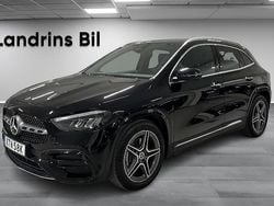 Svart Begagnad 2024 Mercedes GLA200 AMG line SUV | 439 900 kr (Marknadspris)