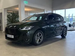 Grön Begagnad 2024 BMW 225 M Sport Halvkombi | 399 900 kr (Superpris)