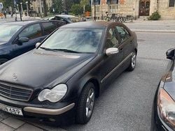 Brun Begagnad 2002 Mercedes C200 Sedan | 28 500 kr (Marknadspris)