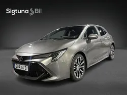 Grön Begagnad 2020 Toyota Corolla Hybrid Style Halvkombi | 209 800 kr (Marknadspris)