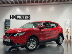 Röd Begagnad 2015 Nissan Qashqai SUV | 159 900 kr (Lite dyr)