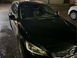 Svart Begagnad 2016 Volvo V60 CC Summum Kombi | 150 000 kr (Marknadspris)