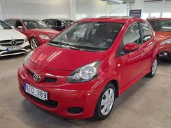 Röd Begagnad 2010 Toyota Aygo Halvkombi | 27 999 kr