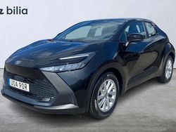 Svart Begagnad 2024 Toyota C-HR Active SUV | 319 900 kr (Bra pris)
