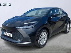 Svart Begagnad 2024 Toyota C-HR Active SUV | 349 900 kr (Bra pris)