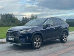 Mörkblå (blå) Begagnad 2020 Toyota RAV4 Hybrid Executive SUV | 314 900 kr (Marknadspris)