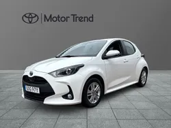 Vit Begagnad 2022 Toyota Yaris Hybrid Active Halvkombi | 199 000 kr (Bra pris)