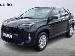 Svart Begagnad 2025 Toyota Yaris Cross Active SUV | 294 900 kr (Bra pris)