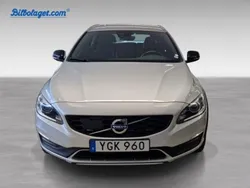 Silver Begagnad 2017 Volvo V60 CC Summum Kombi | 244 500 kr (Bra pris)