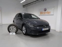 Grå Begagnad 2022 VW Golf VIII Halvkombi | 259 900 kr (Marknadspris)