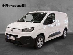 Vit Begagnad 2024 Fiat Doblò Minibuss | 279 000 kr (Marknadspris)
