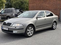 Brun Begagnad 2008 Skoda Octavia Halvkombi | 29 000 kr (Marknadspris)