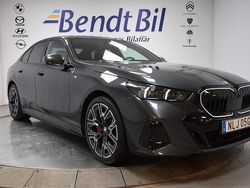 Svart Begagnad 2025 BMW 550e M Sport Sedan | 869 500 kr (Superpris)
