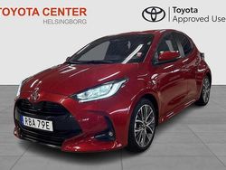 Röd Begagnad 2024 Toyota Yaris Hybrid Style Halvkombi | 279 900 kr