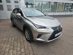 Ljusgrå (grå) Begagnad 2019 Lexus NX300h Sport Line SUV | 269 000 kr (Superpris)
