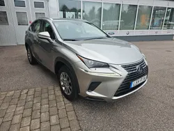 Ljusgrå (grå) Begagnad 2019 Lexus NX300h Sport Line SUV | 279 000 kr (Bra pris)
