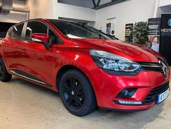 Röd Begagnad 2018 Renault Clio IV Zen Halvkombi | 99 900 kr (Marknadspris)
