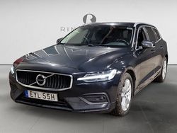 Svart Begagnad 2021 Volvo V60 Momentum Kombi | 194 900 kr (Marknadspris)