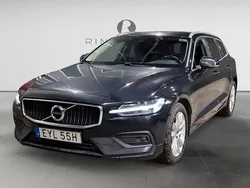 Svart Begagnad 2021 Volvo V60 Momentum Kombi | 189 900 kr (Marknadspris)