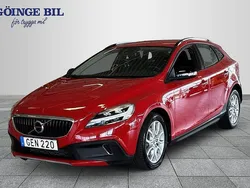Röd Begagnad 2017 Volvo V40 CC Business Edition Kombi | 179 000 kr (Marknadspris)