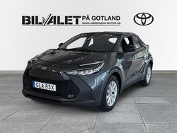 Mörkgrå Ny 2025 Toyota C-HR SUV | 358 500 kr (Marknadspris)