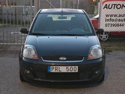 Grå Begagnad 2008 Ford Fiesta Halvkombi | 23 900 kr (Marknadspris)