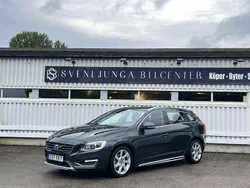 Grå Begagnad 2015 Volvo V60 Summum Kombi | 144 900 kr (Marknadspris)