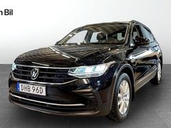 Deep black pearl Begagnad 2022 VW Tiguan SUV | 273 900 kr (Marknadspris)