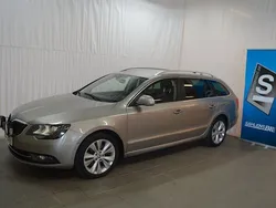 Ljusbrun (brun) Begagnad 2014 Skoda Superb Elegance Kombi | 109 000 kr (Marknadspris)