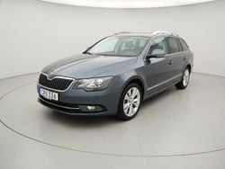 Grå Begagnad 2014 Skoda Superb Elegance Kombi | 119 500 kr (Marknadspris)