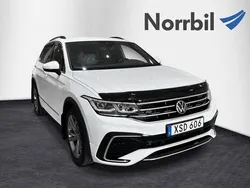 Vit Begagnad 2022 VW Tiguan R-line SUV | 374 900 kr (Marknadspris)