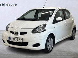 Vit Begagnad 2010 Toyota Aygo Halvkombi | 29 900 kr (Marknadspris)