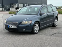 Blå Begagnad 2005 Volvo V50 Kinetic Kombi | 44 900 kr (Marknadspris)