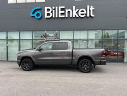 Mörkgrå (grå) Begagnad 2022 RAM 1500 Pickup | 779 900 kr (Bra pris)