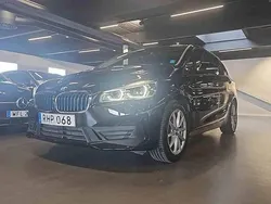 Svart Begagnad 2018 BMW 225 Active Tourer Performance Minibuss | 164 900 kr (Superpris)