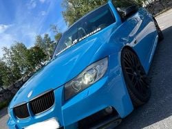 Blå Begagnad 2006 BMW 330 Comfort Edition Kombi | 85 000 kr (Marknadspris)