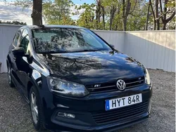 Svart Begagnad 2014 VW Polo Comfortline Halvkombi | 68 500 kr