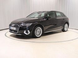 Svart Begagnad 2022 Audi A3 Sportback Advanced Halvkombi | 269 800 kr (Marknadspris)