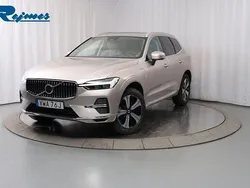 Ljusgrå Begagnad 2024 Volvo XC60 Plus SUV | 559 900 kr (Marknadspris)