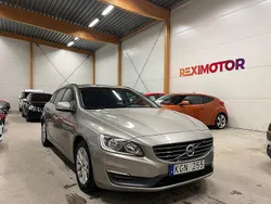 Ljusbrun Begagnad 2013 Volvo V60 Kinetic Kombi | 99 900 kr (Marknadspris)