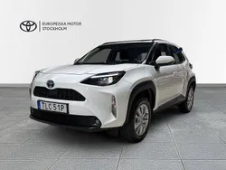 Vit Begagnad 2023 Toyota Yaris Cross Active SUV | 274 900 kr (Marknadspris)