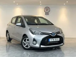 Silver Begagnad 2016 Toyota Yaris Hybrid Active Halvkombi | 129 900 kr (Marknadspris)