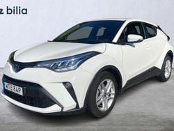 Vit Begagnad 2022 Toyota C-HR Active SUV | 269 900 kr (Marknadspris)