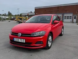 Röd Begagnad 2018 VW Polo Halvkombi | 128 000 kr (Marknadspris)