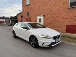 Vit Begagnad 2017 Volvo V40 R-Design Kombi | 144 900 kr (Marknadspris)