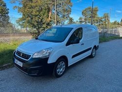 Vit Begagnad 2015 Peugeot Partner Minibuss | 99 000 kr (Marknadspris)